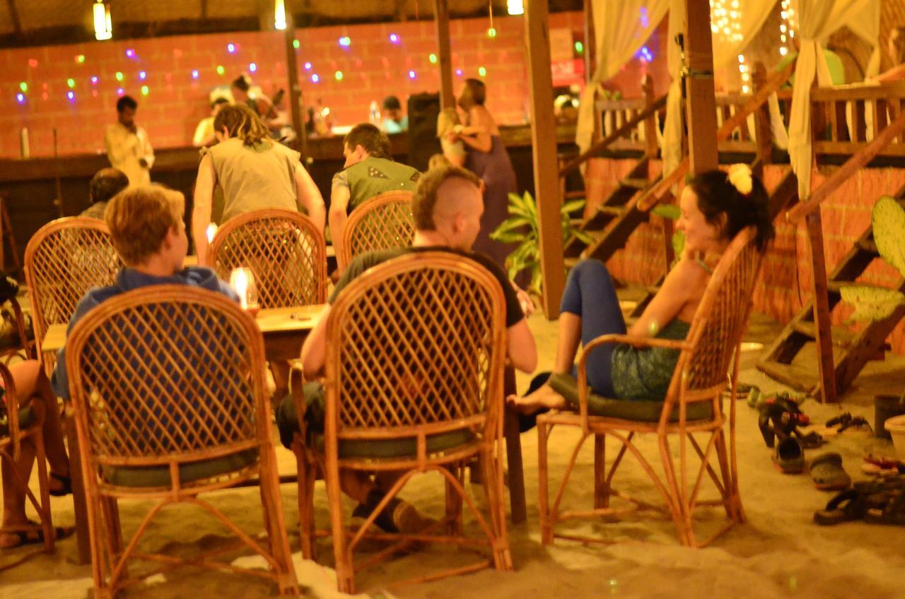 Sea Bird Beach Cafe & Cottages Morjim Buitenkant foto