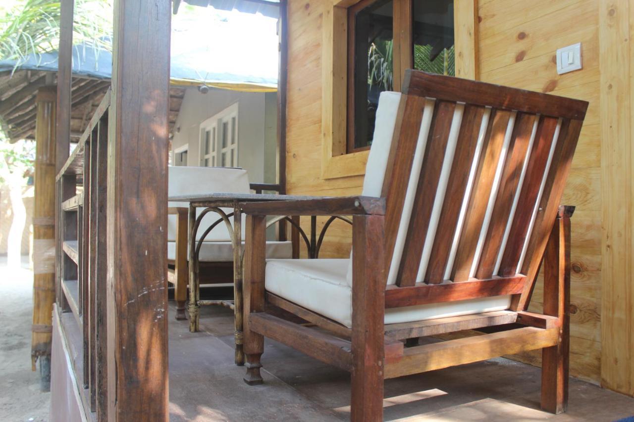 Sea Bird Beach Cafe & Cottages Morjim Buitenkant foto