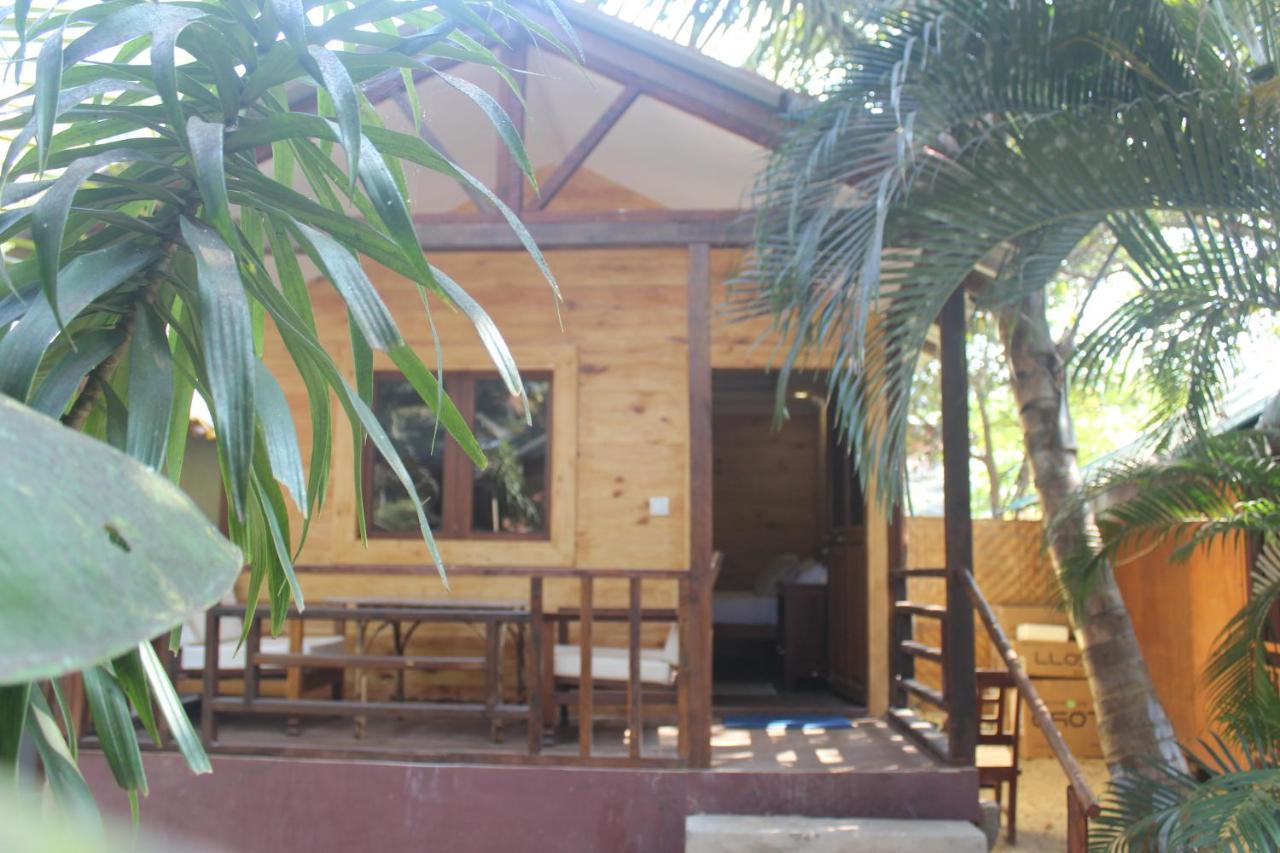 Sea Bird Beach Cafe & Cottages Morjim Buitenkant foto