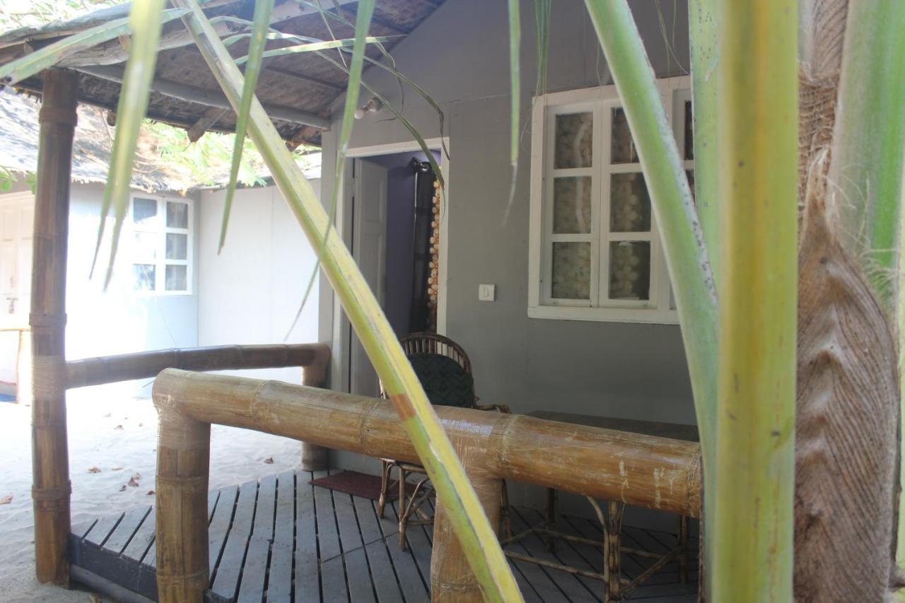 Sea Bird Beach Cafe & Cottages Morjim Buitenkant foto