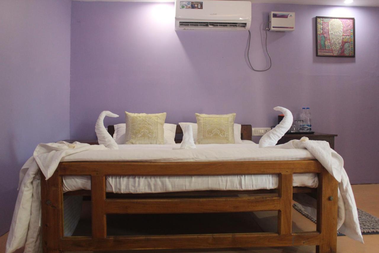 Sea Bird Beach Cafe & Cottages Morjim Buitenkant foto
