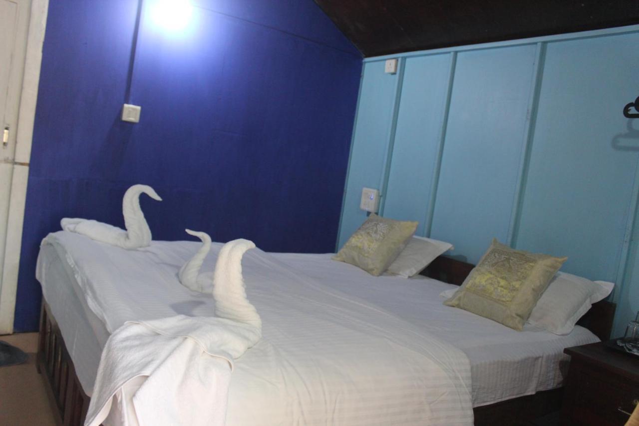 Sea Bird Beach Cafe & Cottages Morjim Buitenkant foto